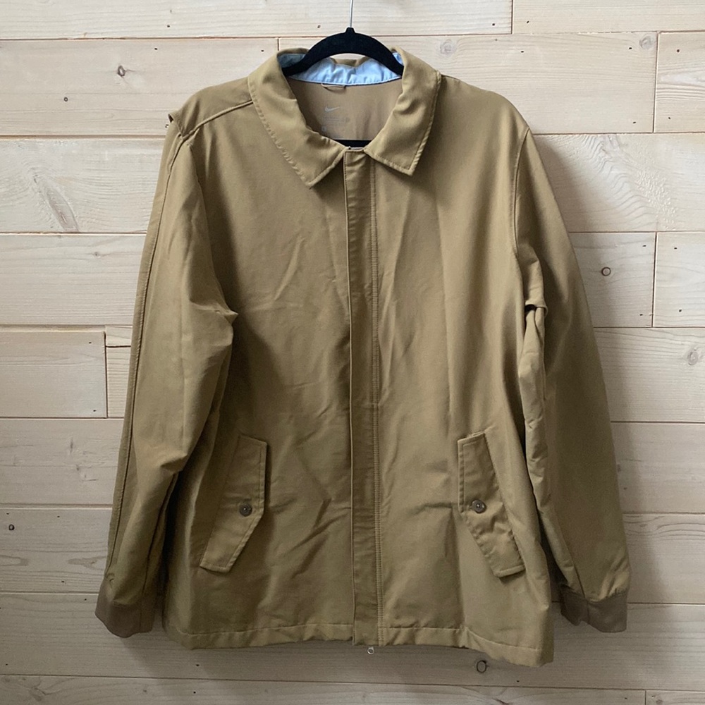 Nike Men’s Standard Fit Lightweight Collared Jacket